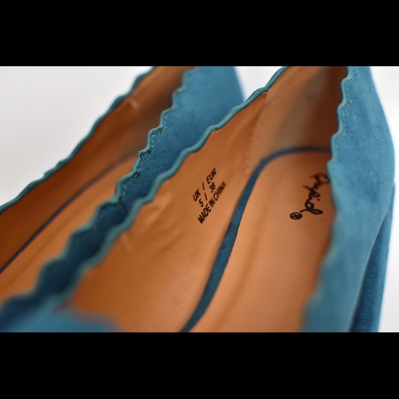 Qupid Scalloped Teal Chunky Suede Pointy Pumps - Picture 3 of 5